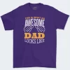 Playera Púrpura Hombre Awesome Dad Looks Like